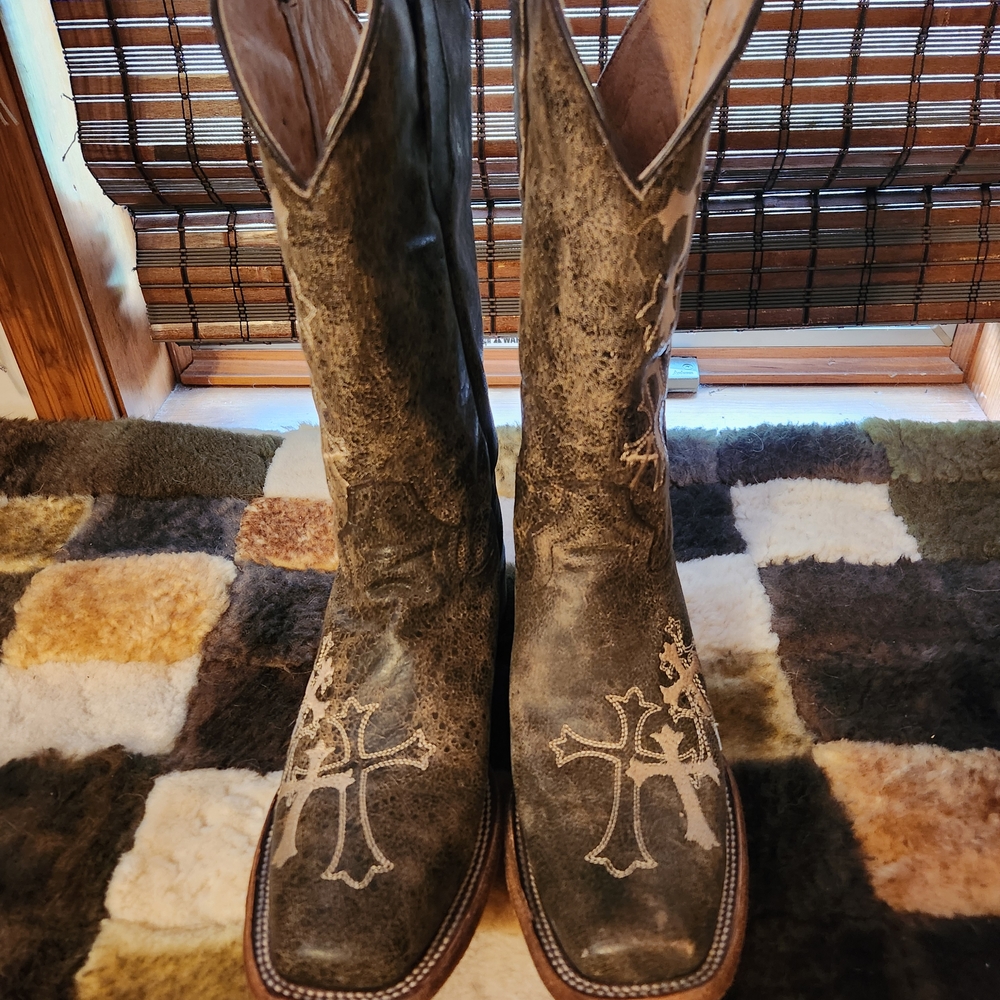 Circle G Distressed Gray Heeled Boots